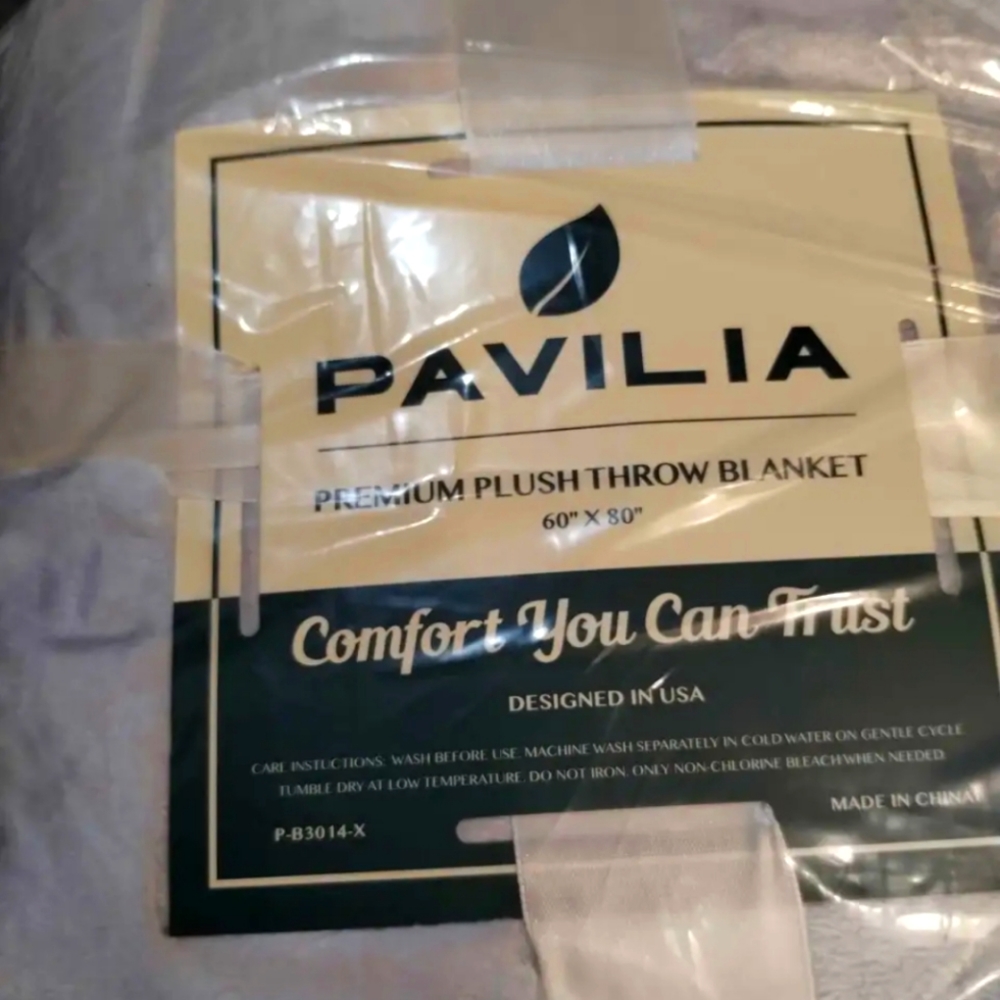 Pavilla plush throw blanket